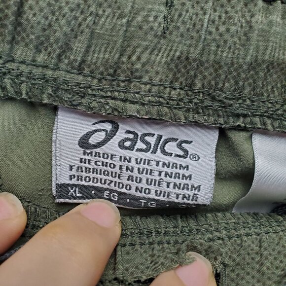 Asics Shorts Mens XL Green Camouflage Elastic Waist Zip Pocket Lightweight Activ - Picture 2 of 9